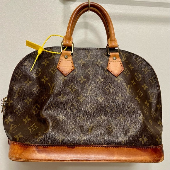 Louis Vuitton Handbag - Picture 4 of 10